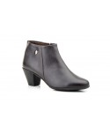 Women's Leather Ankle Boots with Heel and Zipper 41754,95 €