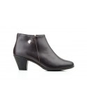 Women's Leather Ankle Boots with Heel and Zipper 41754,95 €