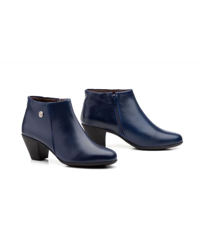 Women's Leather Ankle Boots with Heel and Zipper 41754,95 €