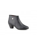 Women's Leather Ankle Boots with Heel and Zipper 41754,95 €