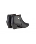 Women's Leather Ankle Boots with Heel and Zipper 41754,95 €