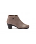 Women's Leather Ankle Boots with Heel and Zipper 41754,95 €