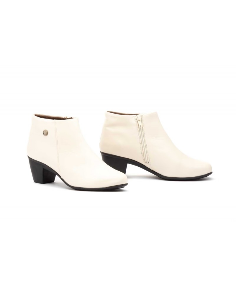 Women's Leather Ankle Boots with Heel and Zipper 41754,95 €
