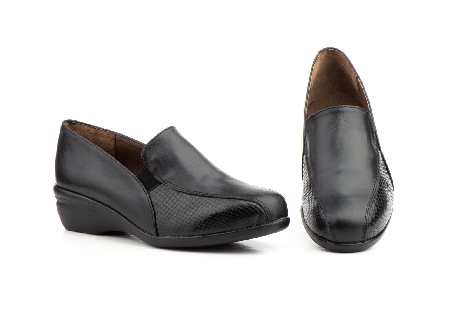 zapato cerrado cuña mujer